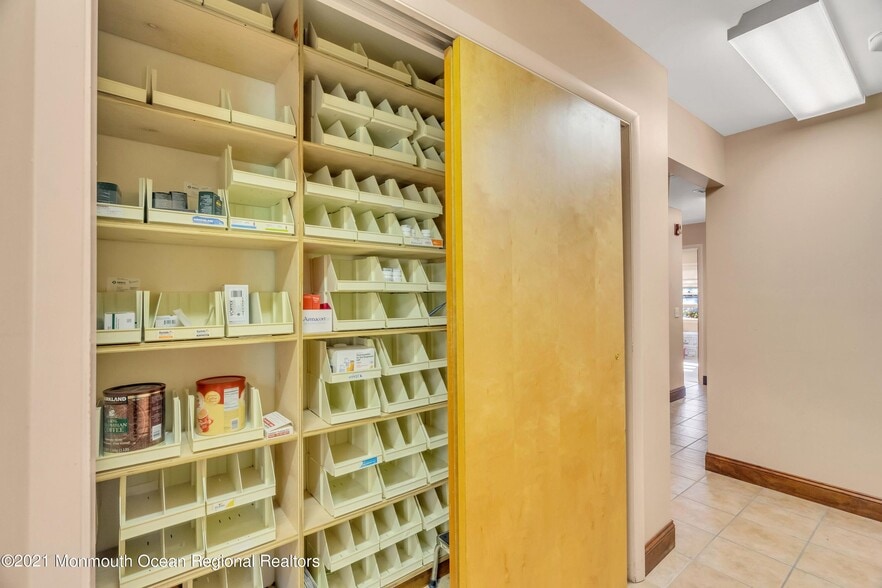 More Photos Of 2101 Lake Rd, Manchester Medical For Sale