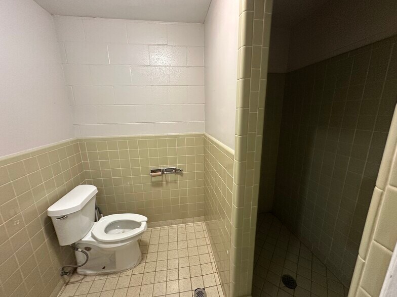 More Photos Of 5722-5724 Kenwick St, San Antonio Warehouse For Lease