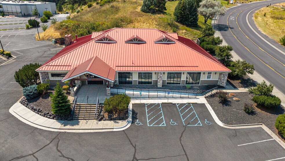 More Photos Of 1095 SE Bishop Blvd, Pullman Office For Sale