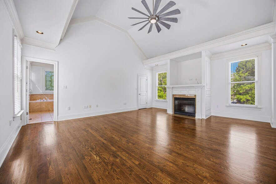 More Photos Of 574 East Ave NE, Atlanta Specialty For Sale