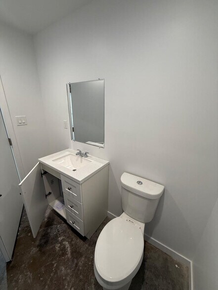 More Photos Of 3605 E 8th St, Los Angeles Distribution For Lease