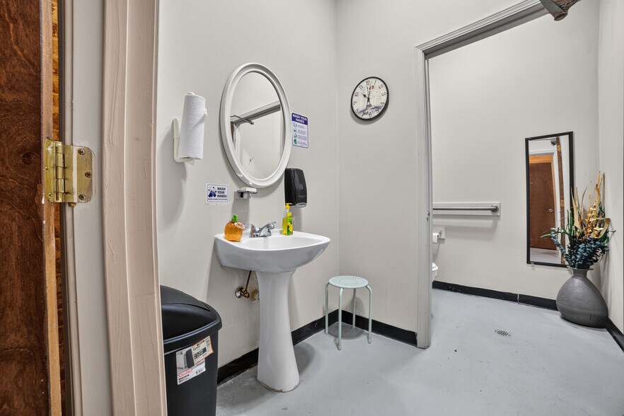 More Photos Of 1030 Dry Branch Rd, Hopkins General Retail For Sale
