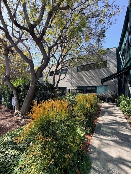 More Photos Of 10549-10555 Jefferson Blvd, Culver City Unknown For Lease