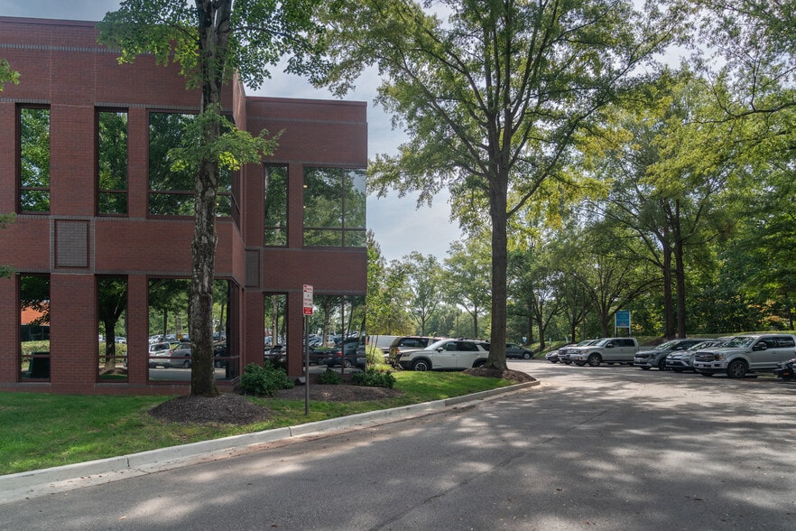 More Photos Of 4121-5500 Cox Rd, Glen Allen Unknown For Lease