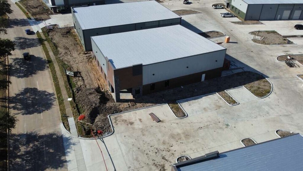 More Photos Of 13620 S Gessner Rd, Missouri City Warehouse For Lease