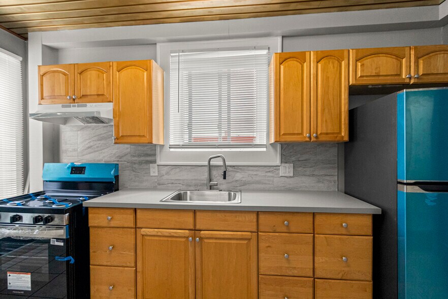 More Photos Of 5920 Chase Rd, Dearborn General Retail For Lease