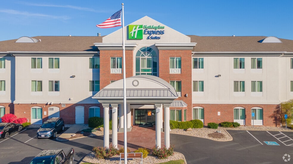 More Photos Of 4660 Creek Rd, Blue Ash Hotel For Sale