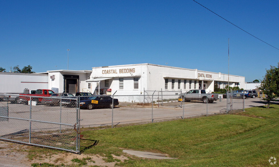 Primary Photo Of 3501 N Alcaniz St, Pensacola Distribution For Lease