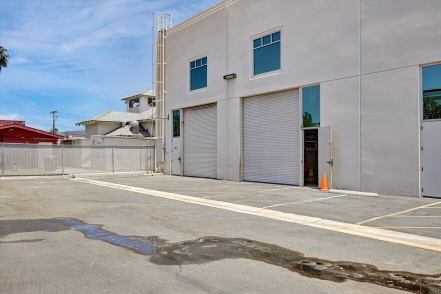 More Photos Of 250 S Pacific St, San Marcos Flex For Lease