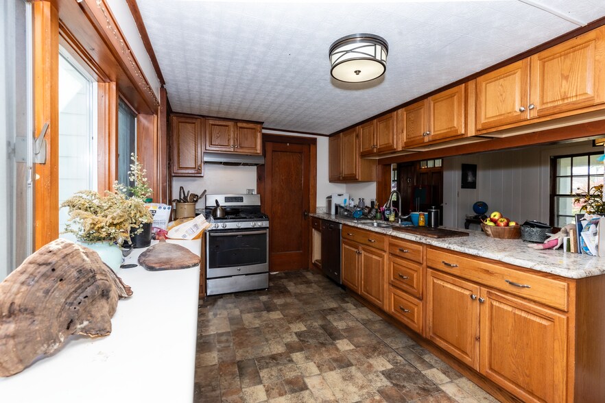 More Photos Of 4 Whitman Rd, Stephentown Sports And Entertainment For Sale