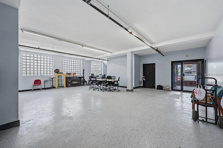 More Photos Of 145-555 Hamilton St, Allentown Showroom For Lease