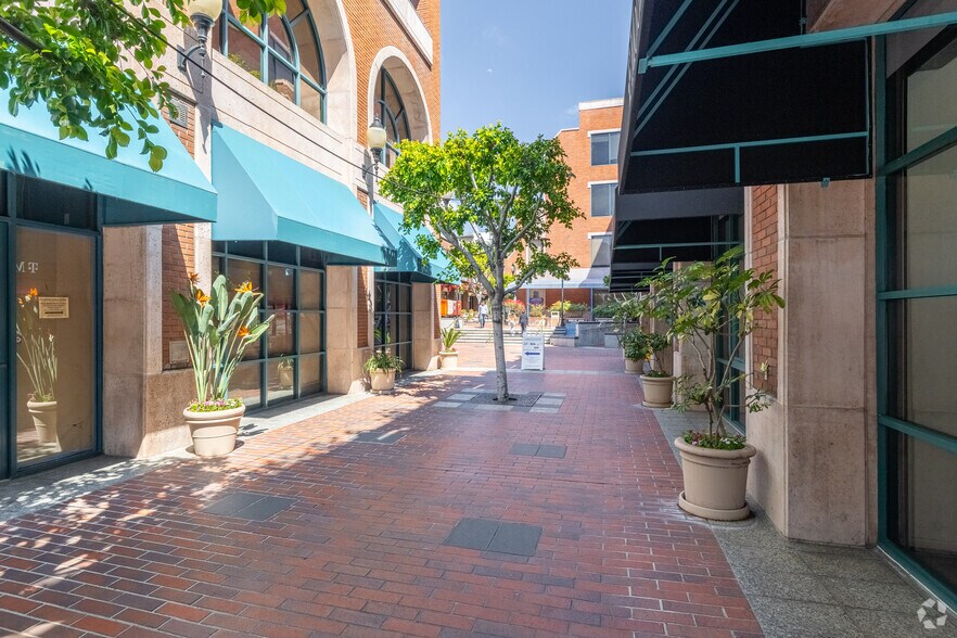 More Photos Of 128-130 N Brand Blvd, Glendale Office For Lease