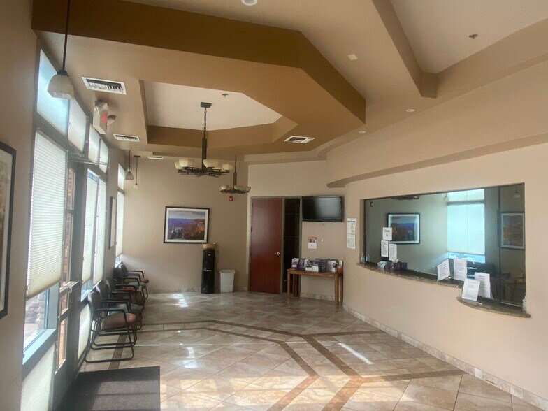 More Photos Of 6677 W Thunderbird Rd, Glendale Medical For Lease
