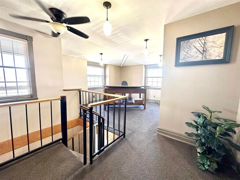 More Photos Of 701 Winchester Ave, Ashland Office For Sale