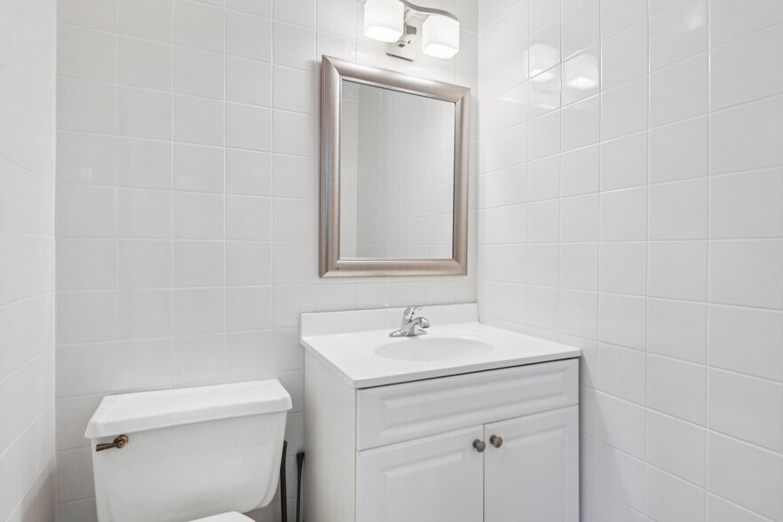 More Photos Of 4868 W Gandy Blvd, Tampa Office For Sale