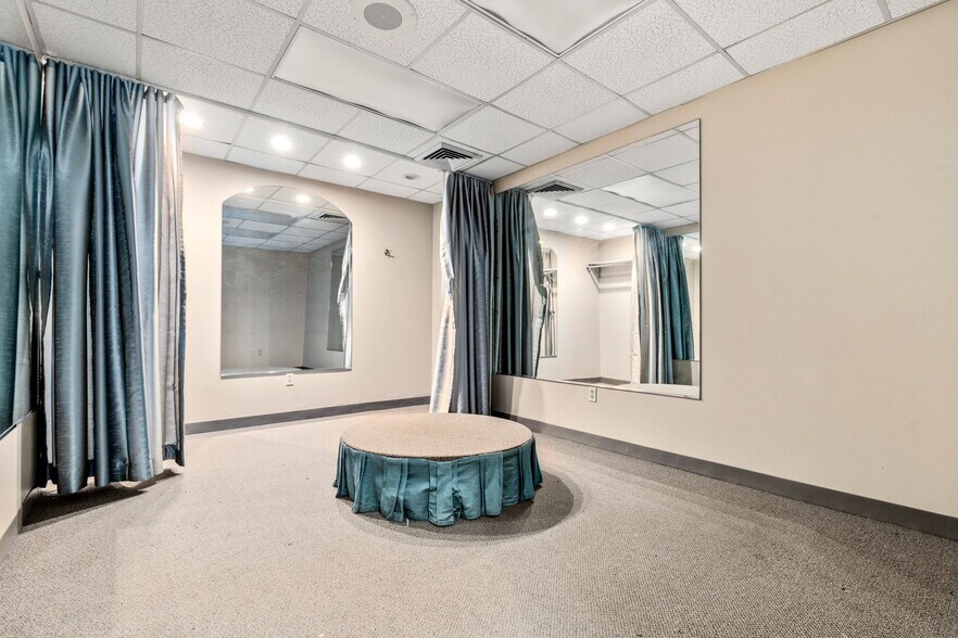 More Photos Of 285-285 Belmont St, Belmont General Retail For Sale