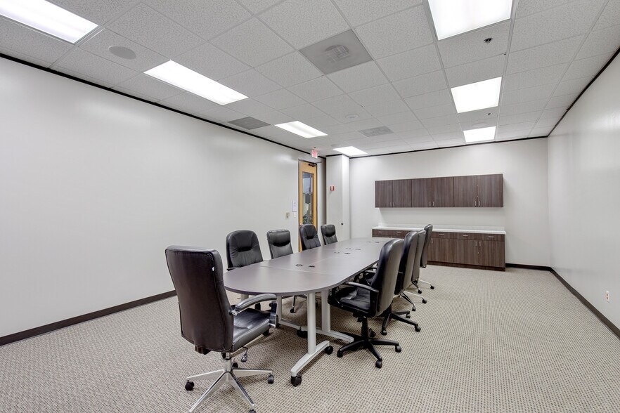 More Photos Of 1880 Dairy Ashford Rd, Houston Office For Lease