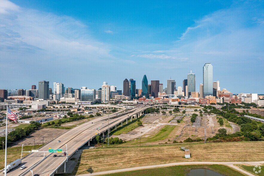 More Photos Of 901 Main St, Dallas Office For Lease