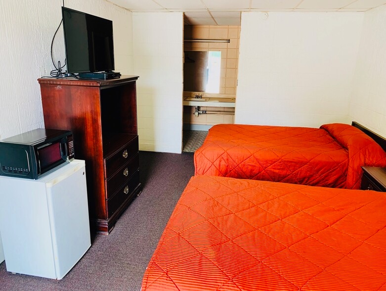 811 S Mulberry Ave, Butler, AL 36904 Hotel For Sale