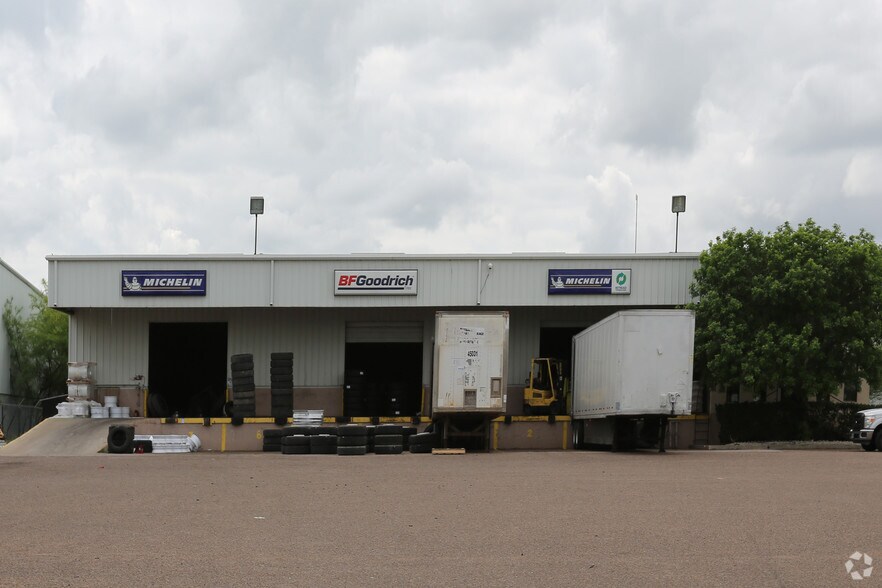 More Photos Of 14416 Import Rd, Laredo Warehouse For Lease