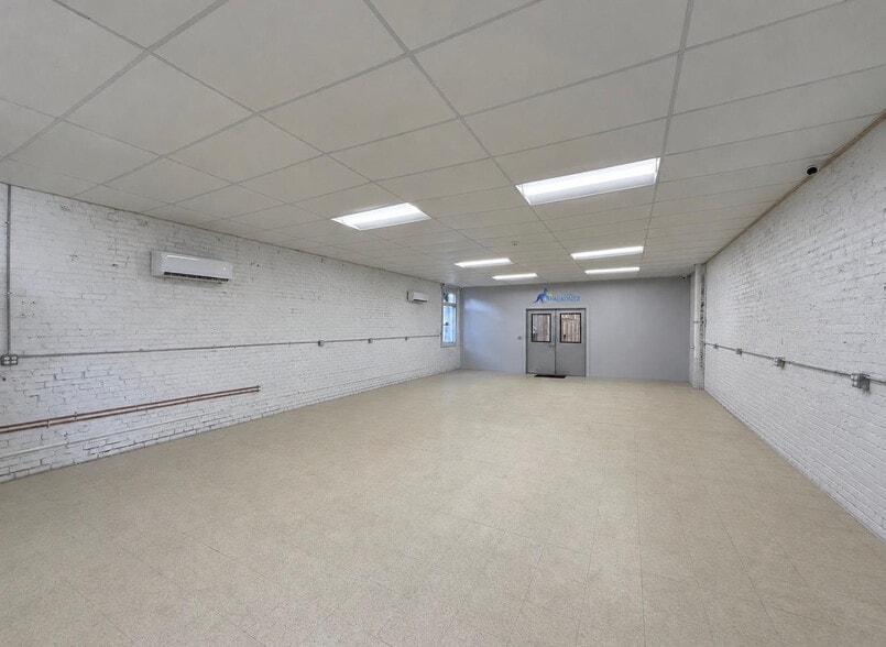 More Photos Of 48 Carter St, Newburgh Industrial For Lease