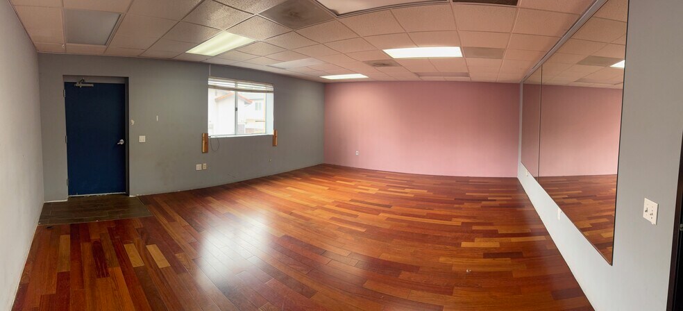 More Photos Of 1735 Garnet Ave, San Diego Storefront For Lease