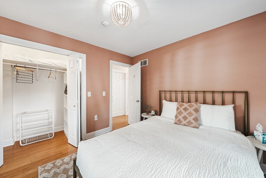 More Photos Of 371 Water St, Excelsior Hospitality For Sale
