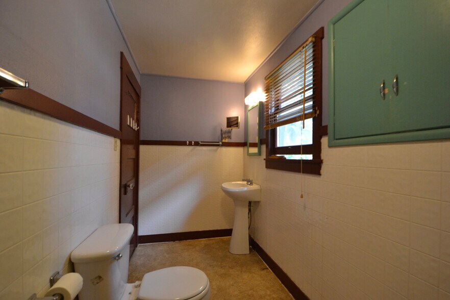 More Photos Of 1008 June St, Hood River Flex For Sale