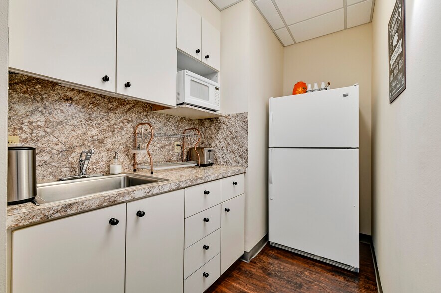 More Photos Of 8733 Shoal Creek Blvd, Austin Office For Lease