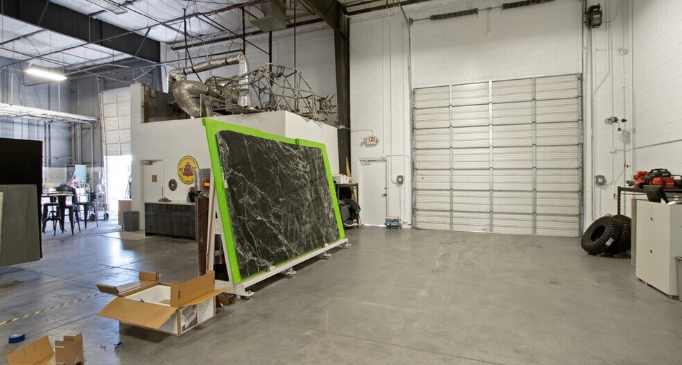 More Photos Of 23639 N 35th Dr, Glendale Manufacturing For Lease