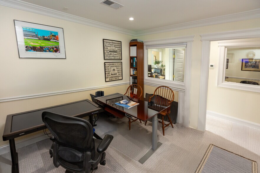 More Photos Of 300-304 E Diamond Ave, Gaithersburg Storefront For Lease