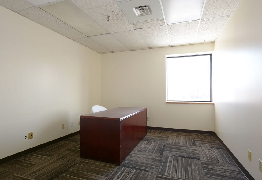 More Photos Of 5359 Canotek Rd, Ottawa Light Manufacturing For Sale