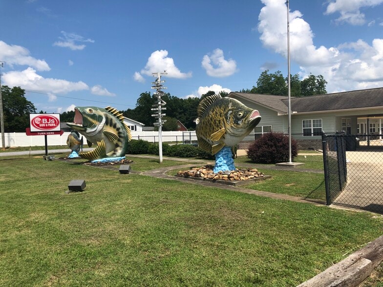 More Photos Of 998 Cedar Bluff Rd, Centre Hotel For Sale