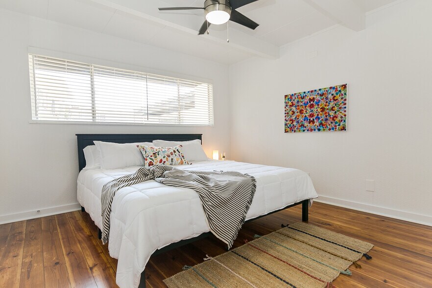 More Photos Of 2232 Bellefontaine, Houston Apartments For Sale