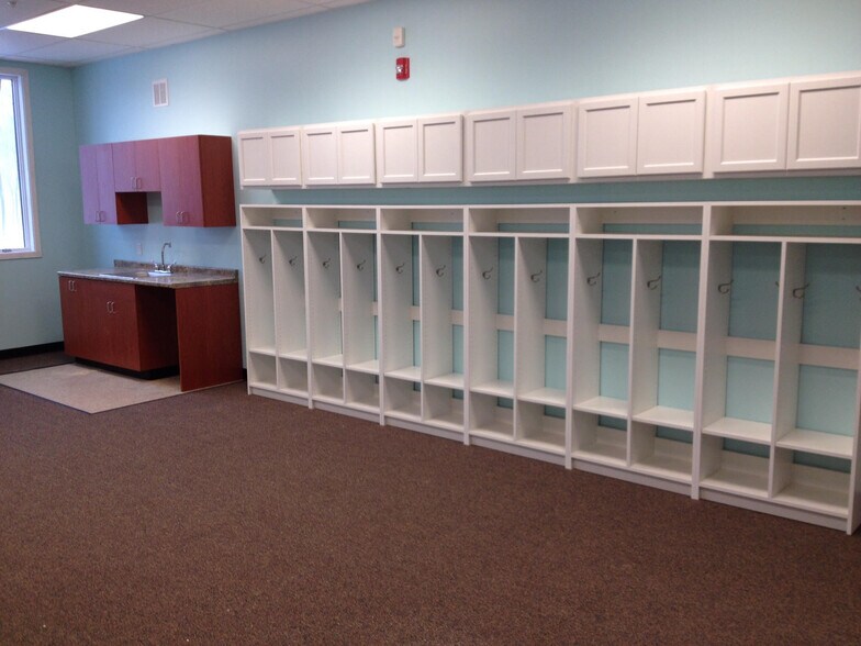 More Photos Of 72 Railroad Ave, Hamlin Freestanding For Sale