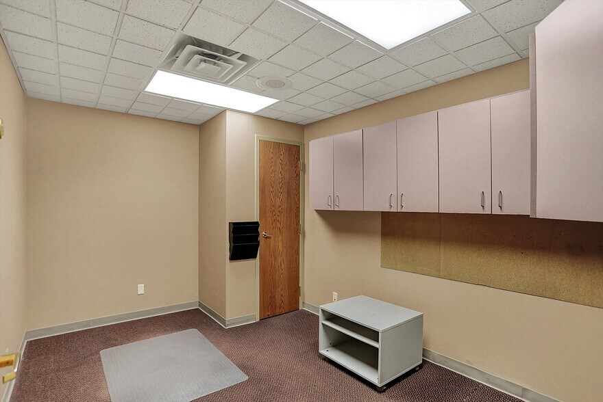 More Photos Of 711 W Gardner Dr, Marion Medical For Sale
