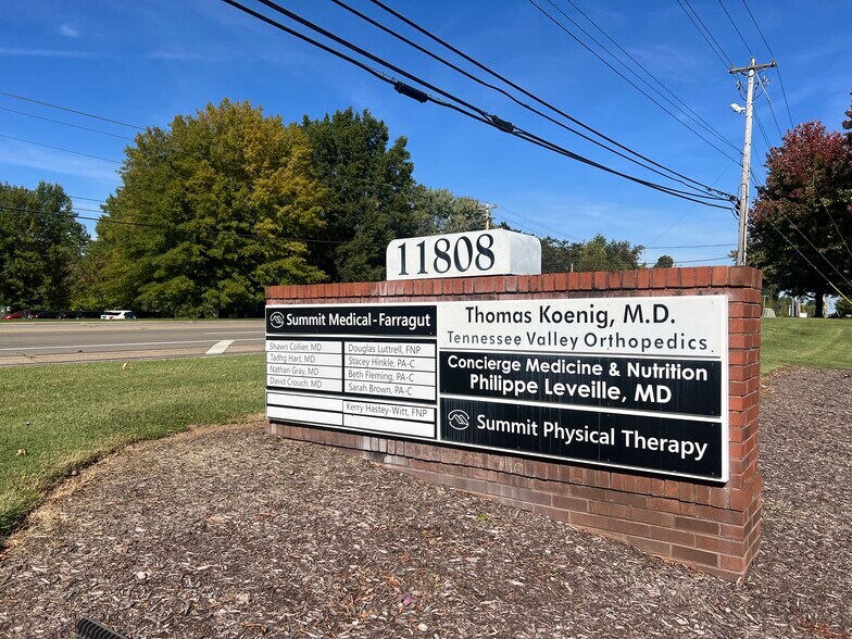 More Photos Of 11808 Kingston Pike, Knoxville Medical For Lease
