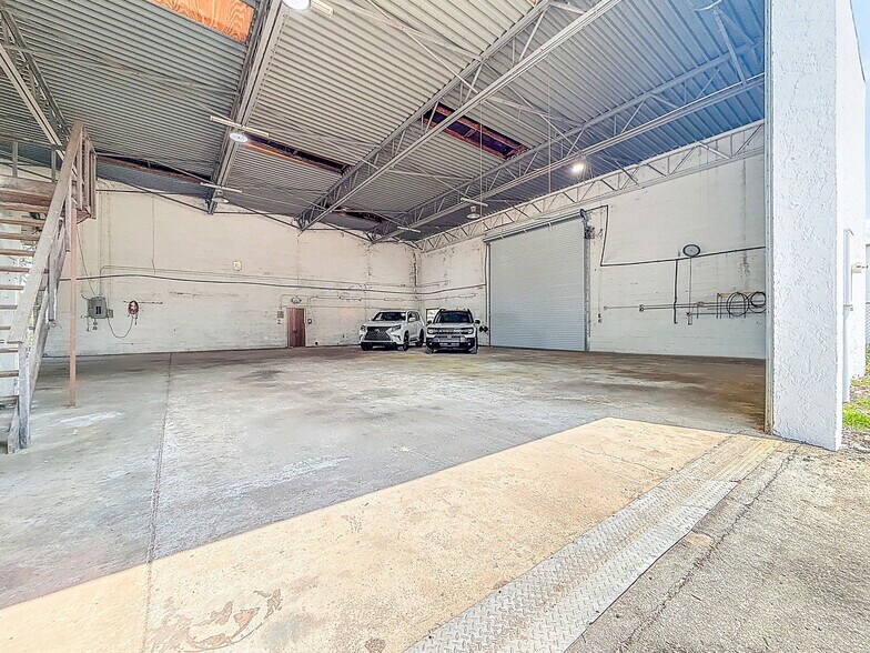 More Photos Of 5524 Independence Ct, Punta Gorda Warehouse For Sale