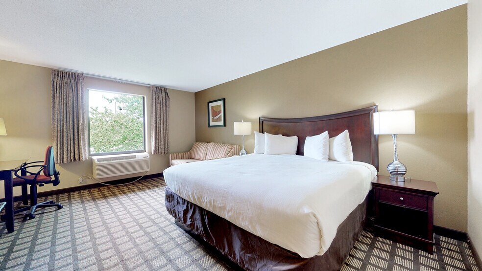 More Photos Of 6 Traders Cir, Normal Hotel For Sale