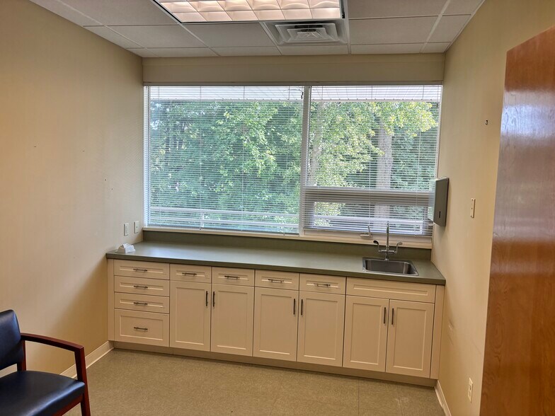 More Photos Of 220 Ridgedale Ave, Florham Park Office For Sale