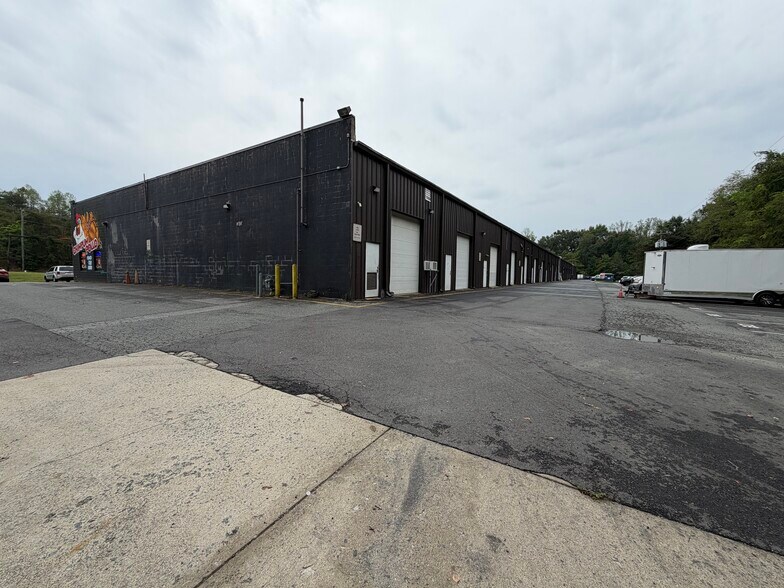 More Photos Of 3619 Richmond Hwy, Stafford Light Distribution For Lease