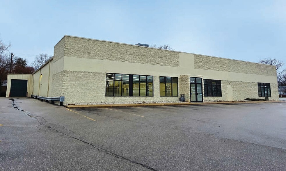 Primary Photo Of 1826 S Stoughton Rd, Madison Auto Repair For Lease