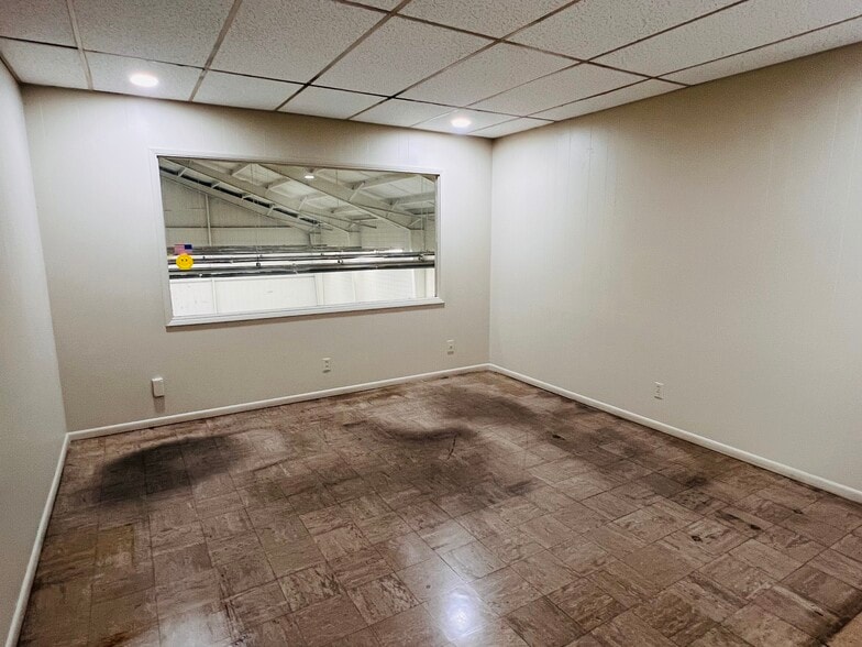 More Photos Of 2219 Fair Park Ave, Los Angeles Warehouse For Lease