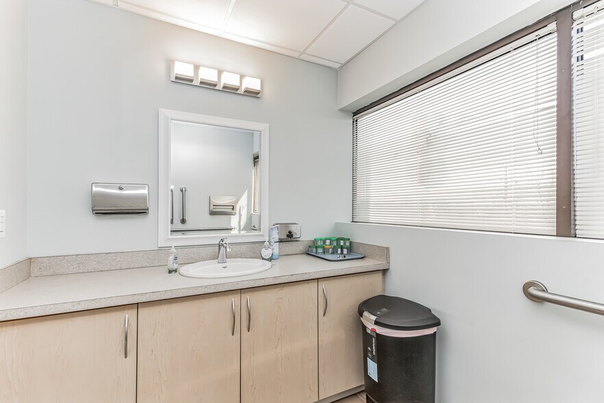 More Photos Of 131 Elden St, Herndon Medical For Sale