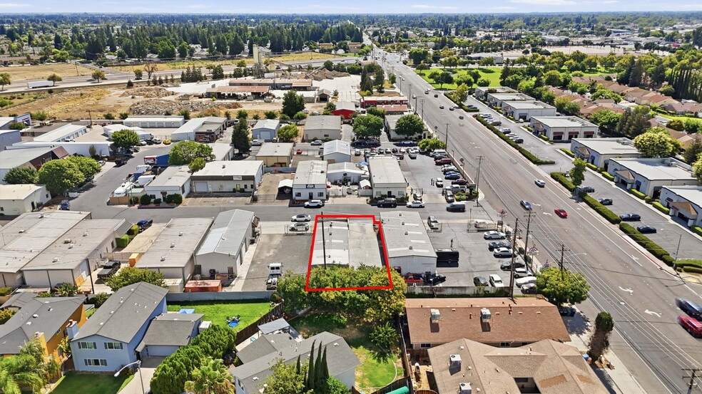 More Photos Of 1649 Carnegie St, Turlock Warehouse For Lease