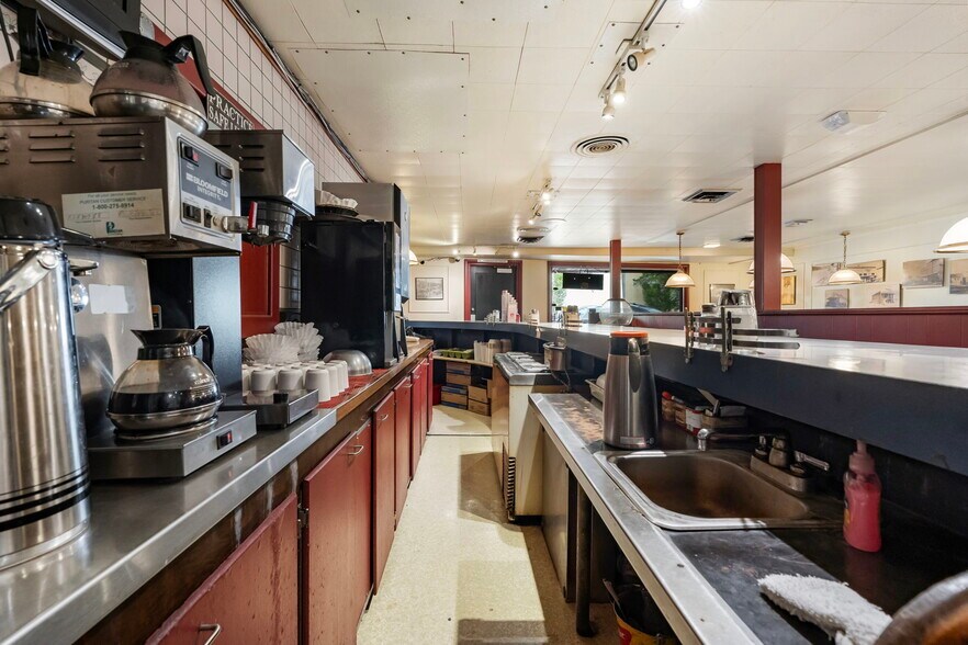 More Photos Of , Milwaukie General Retail For Sale