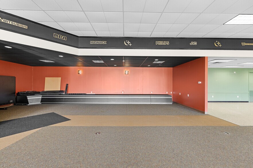 More Photos Of 9230 N Highway 6, Navasota Freestanding For Sale