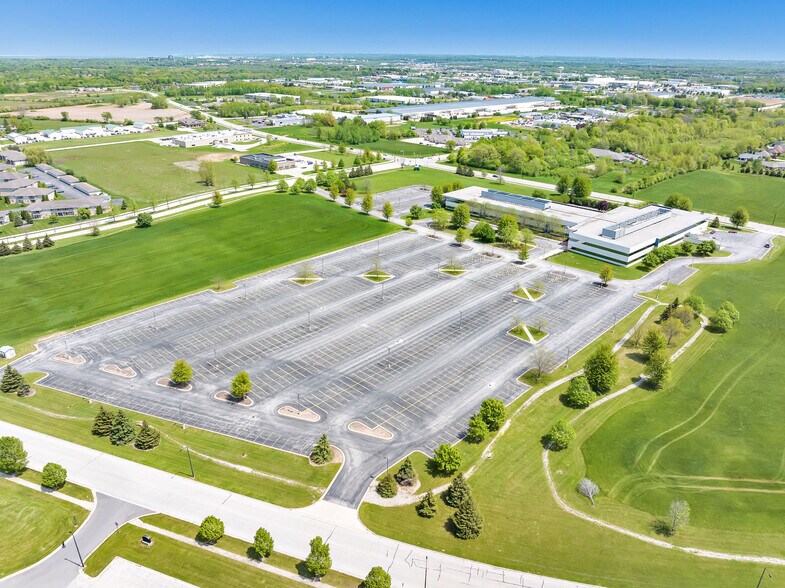 More Photos Of 3500 Packerland Dr, De Pere Office For Lease