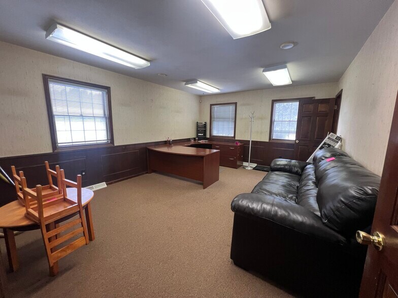 More Photos Of 60 1/2 Salina St, Baldwinsville Freestanding For Sale