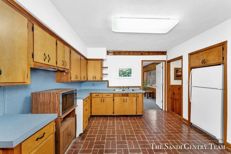 More Photos Of 4631 Harvey St, Norton Shores Medical For Sale
